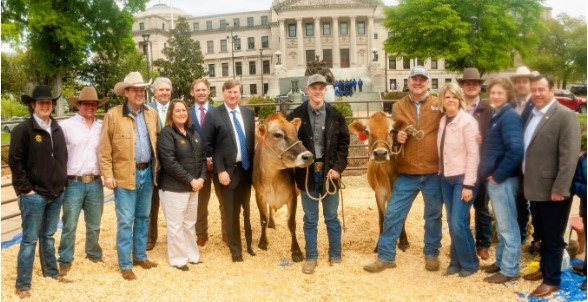 Pictured L-R: Sy Sullivan, FFA Representative; Jon Tyler Wells, FFA Representative; Commissioner Andy Gipson; Chuck Younger, Senate Ag Chairman; Carla Taylor, Member of Mississippi Farm Bureau Federation’s Board of Directors, District 1, and Owner of Taylor Jersey Farm in Booneville; Neil Whaley, Mississippi Senator and Member of Agriculture Committee; Governor Tate Reeves; Landon Beason; Shelby Beason, Owner of Beason Family Farms in Philadelphia; Marlo Beason, Owner of Beason Family Farms in Philadelphia; Grant Goree, FFA Representative; Ayden Wolken, FFA Representative; Clint Ladner, Mississippi Farm Bureau Federation’s Dairy Commodity Coordinator; and Andy Berry, Executive Vice President of the Mississippi Cattlemen’s Association.