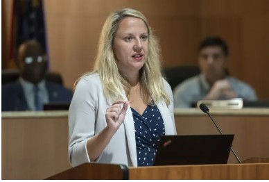 Tiffany Murdock, CEO of Singing River Health System, speaks during a public hearing over the potential sale of Singing River Health System during a Jackson County Board of Supervisors meeting in Pascagoula on Wednesday, Aug. 17, 2022. Credit: Hannah Ruhoff / Biloxi Sun Herald